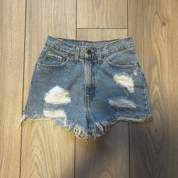 Levi's High-Waisted Denim Shorts 13512-0291 - Picture 1 of 2